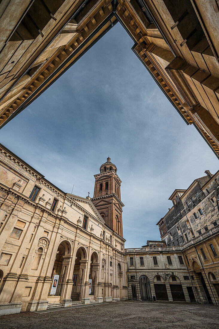 Basilika Santa Barbara am Abend, Piazza Santa Barbara, Stadt Mantua, Provinz Mantua, Lombardei, Italien, Europa