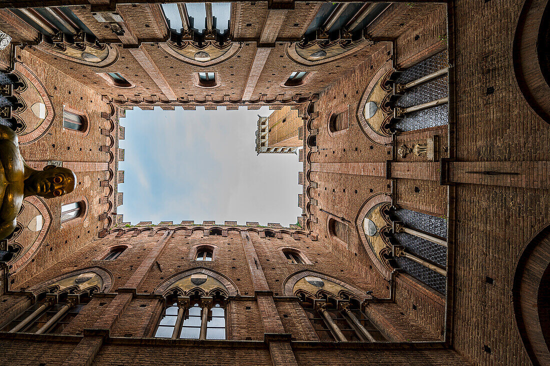  Tower Torre Del Mangia, courtyard of the town hall Palazzo Pubblico, Piazza Del Campo, Siena, Tuscany region, Italy, Europe 