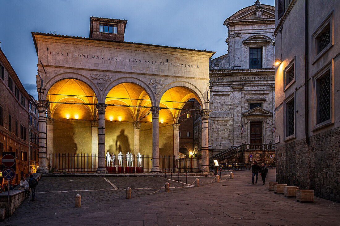 Händlerhalle, Loggia della Mercanzia am Abend, Siena,  Region Toskana, Italien, Europa