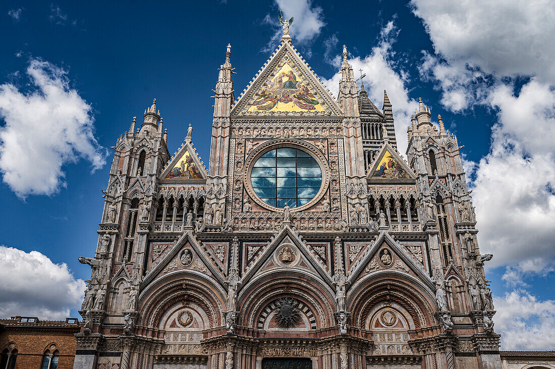  Sky reflected in the cathedral window, cathedral, main facade, Siena, Tuscany region, Italy, Europe 