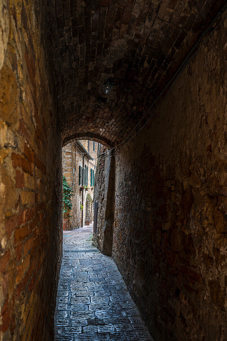  View through alley, Pienza, Tuscany region, Italy, Europe 