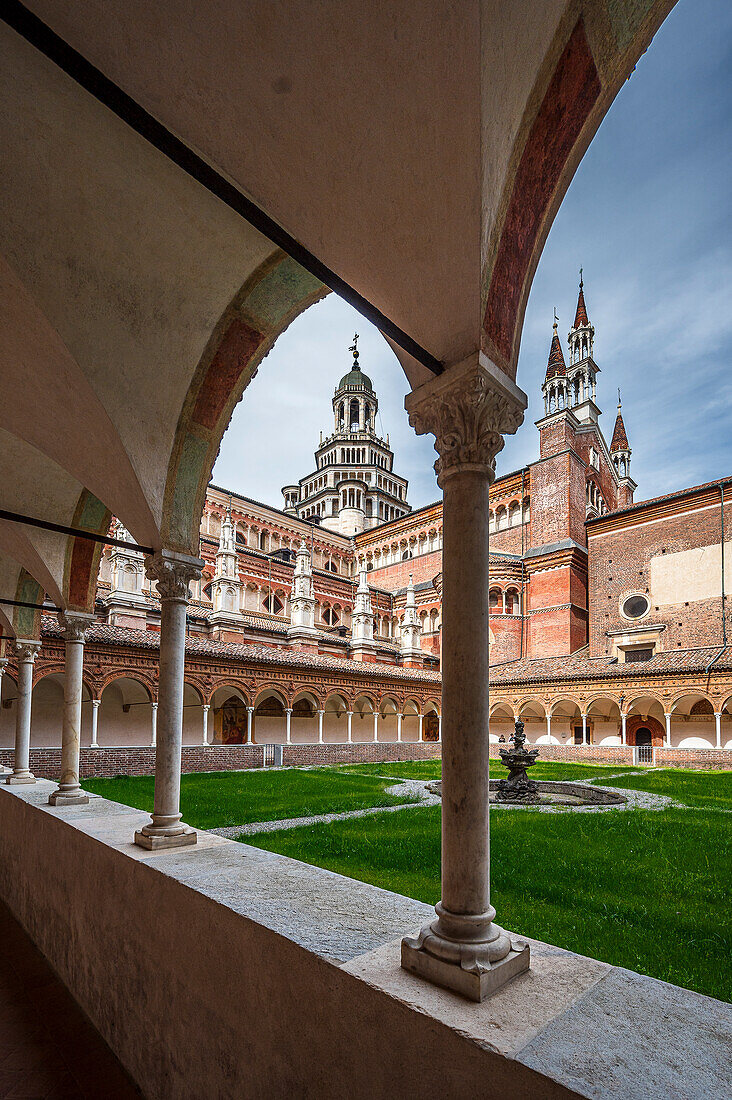  small cloister with a garden in the middle, Certosa di Pavia monastery (“Gratiarum Chartusiae”), Pavia province, Lombardy, Italy, Europe 