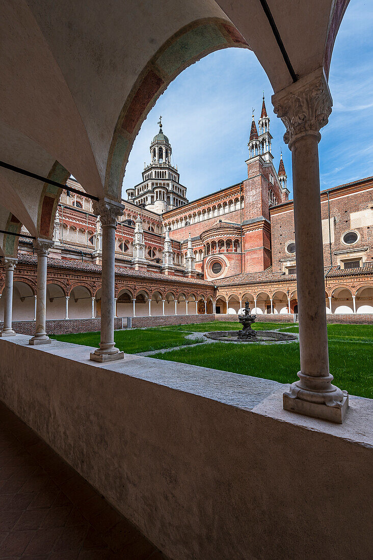  small cloister with a garden in the middle, Certosa di Pavia monastery (“Gratiarum Chartusiae”), Pavia province, Lombardy, Italy, Europe 