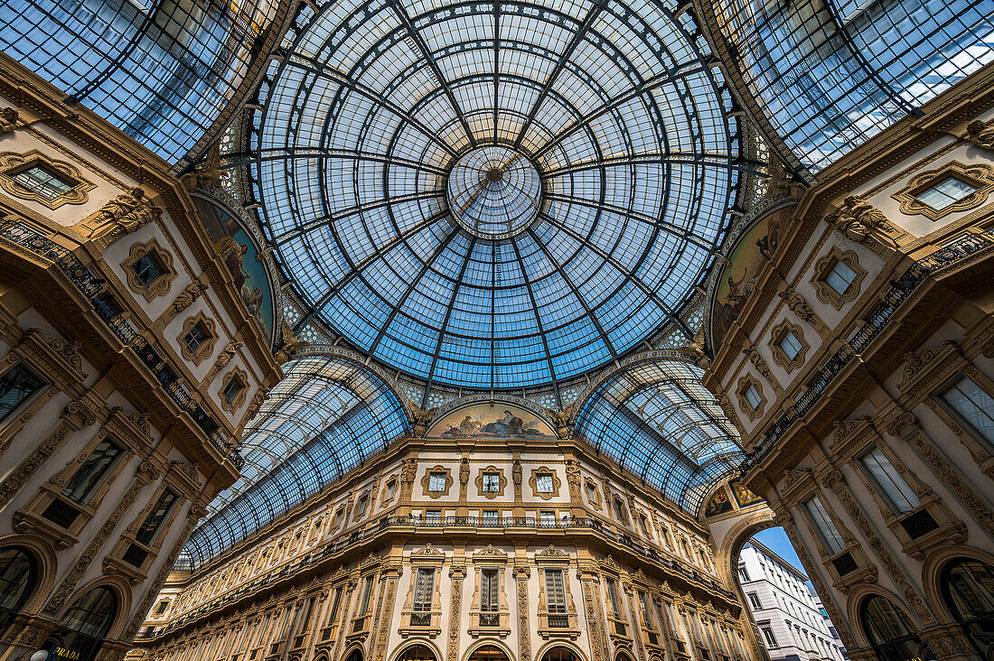 Glaskuppel in der Einkaufsmeile Galleria Vittorio Emanuele II, Mailand, Lombardei, Italien, Europa