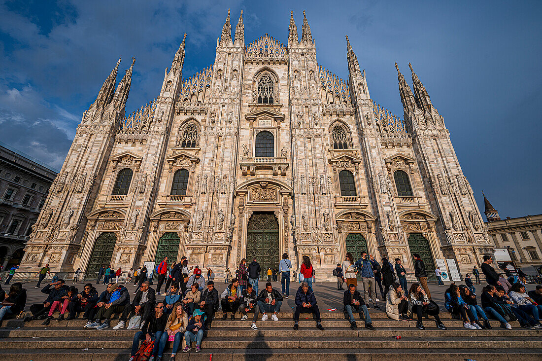  Piazza del Duomo with the cathedral, Milan Cathedral, Metropolitan City of Milan, Metropolitan Region, Lombardy, Italy, Europe 