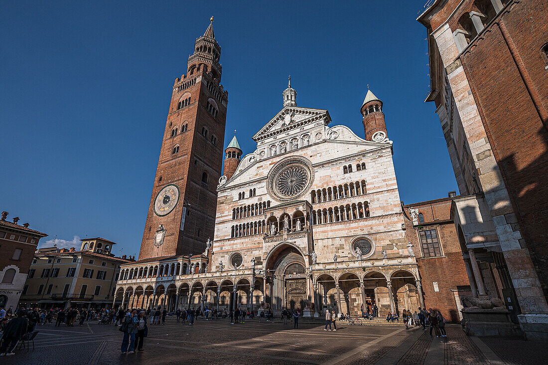  Square with Cathedral of Cremona, Piazza Duomo Cremona, Cremona, Province of Cremona, Lombardy, Italy, Europe 