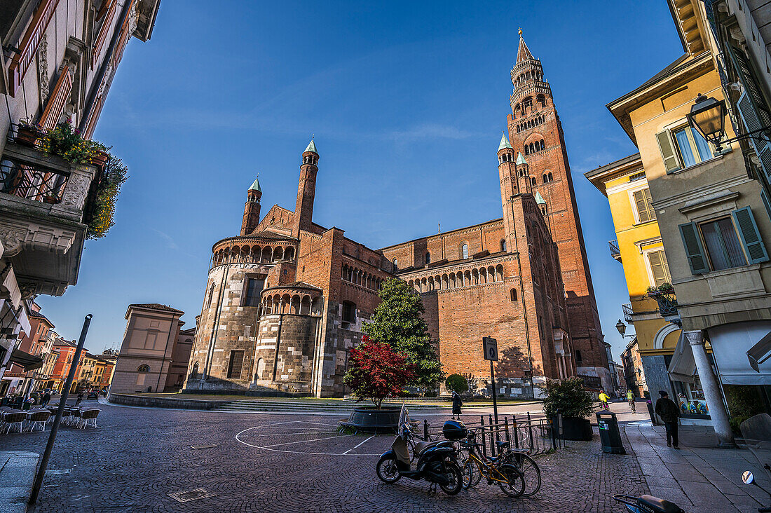  West facade of the Cathedral of Cremona, Piazza , Cremona, Cremona Province, Lombardy, Italy, Europe 