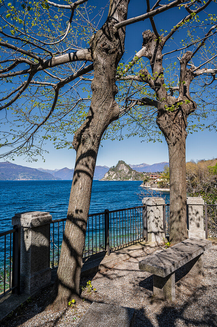 Strand von Spiaggia delle Cinque Arcate di Castelveccana, bei Castelveccana, Provinz Varese, Lago Maggiore, Lombardei, Italien, Europa