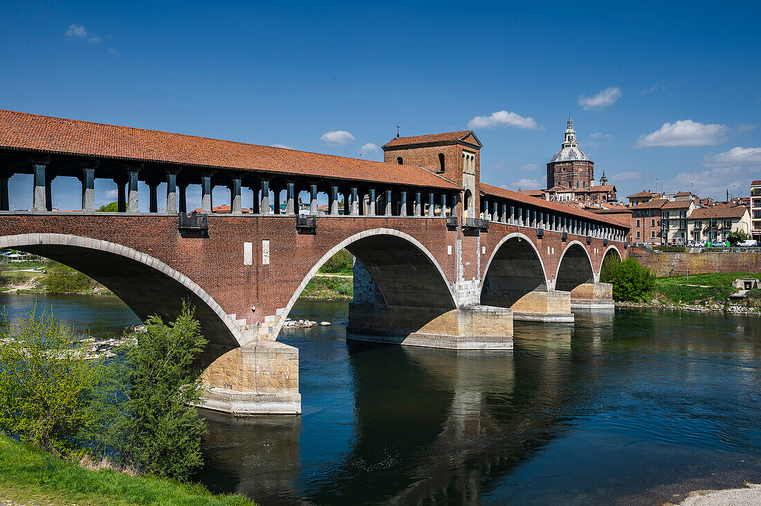  Bridge Ponte Coperto, city of Pavia on the river Ticino, province of Pavia, Lombardy, Italy, Europe 