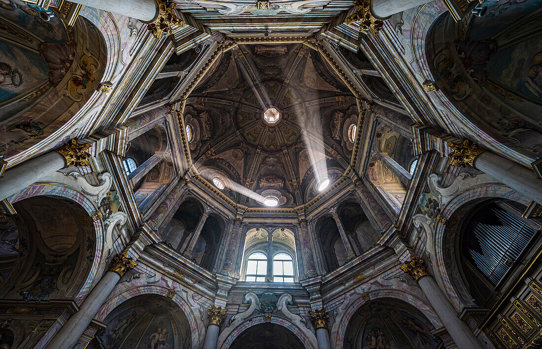 Kuppel in der Kirche Chiesa di Santa Maria di Canepanova, Stadt Pavia, Provinz Pavia, Lombardei, Italien, Europa