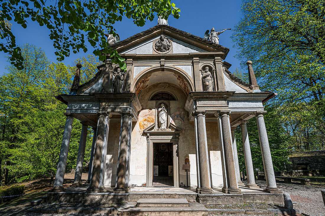  Chapel 11, Saint Francis receives the indulgence of Porziuncola, Sacro Monte d&#39;Orta pilgrimage site World Heritage Site, Lake Orta is a northern Italian lake in the northern Italian, Lago d&#39;Orta, or Cusio, region of Piedmont, Italy, Europe 