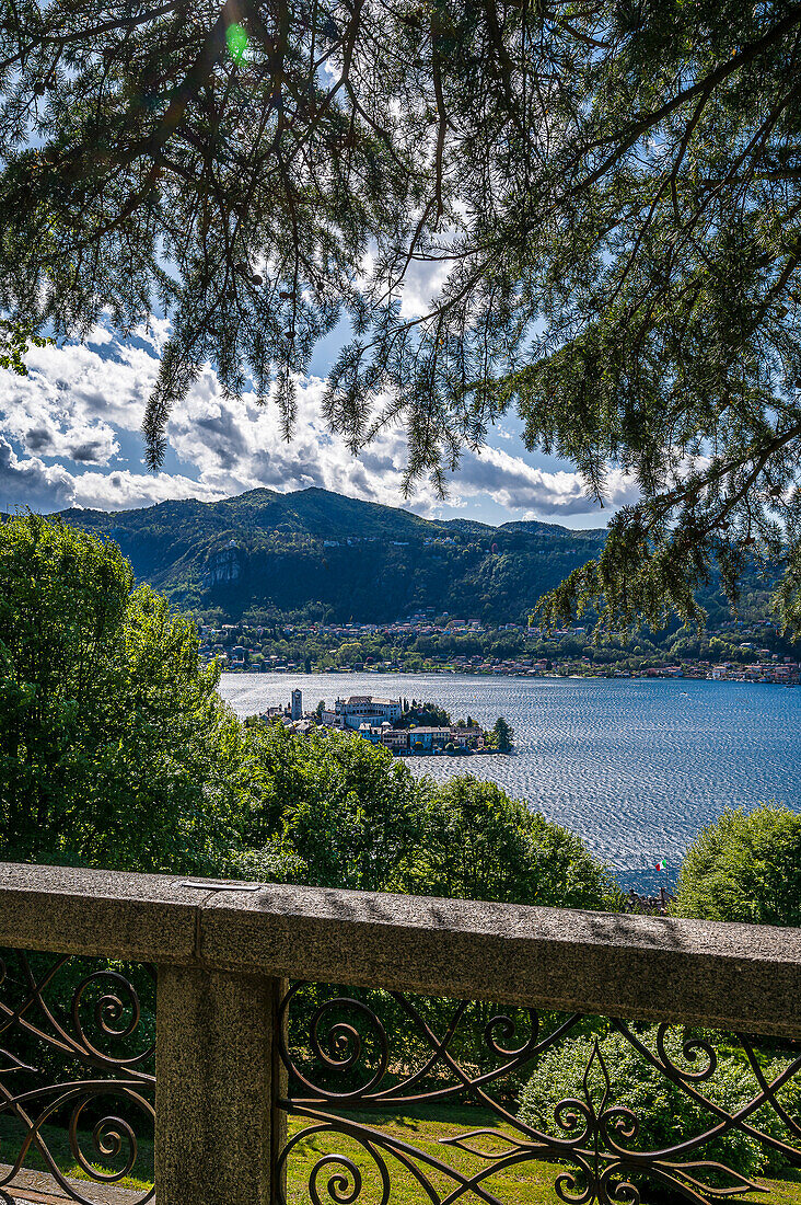  View of Isola San Giulio from the Sacro Monte d&#39;Orta pilgrimage site World Heritage Site, Lake Orta is a northern Italian lake in the northern Italian, Lago d&#39;Orta, or Cusio, region of Piedmont, Italy, Europe 