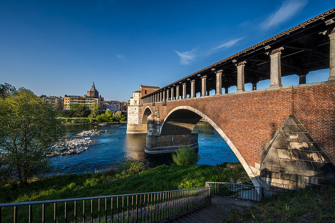  Bridge Ponte Coperto, city of Pavia on the river Ticino, province of Pavia, Lombardy, Italy, Europe 