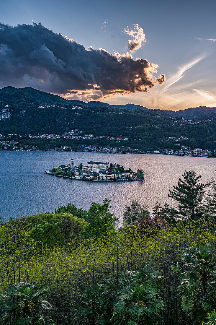  View of Isola San Giulio from the Sacro Monte d&#39;Orta pilgrimage site World Heritage Site, Lake Orta is a northern Italian lake in the northern Italian, Lago d&#39;Orta, or Cusio, region of Piedmont, Italy, Europe 