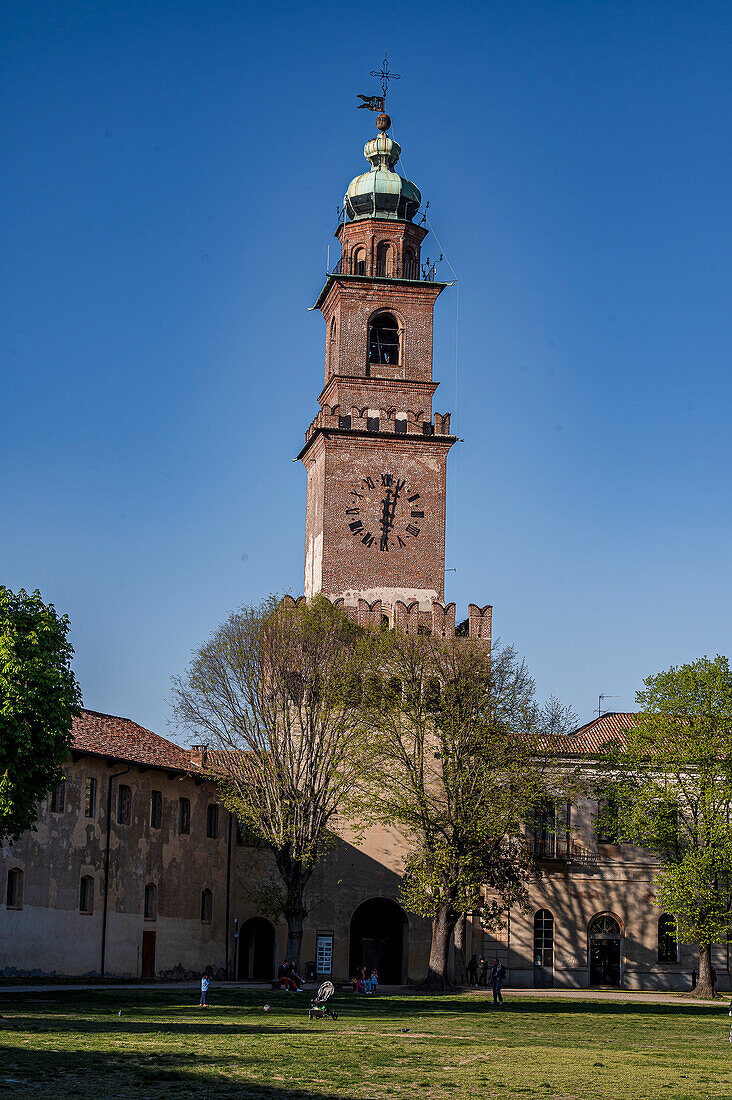  Castello Sforzesco with courtyard / park, Vigevano, province of Pavia, Lombardy, Italy, Europe 