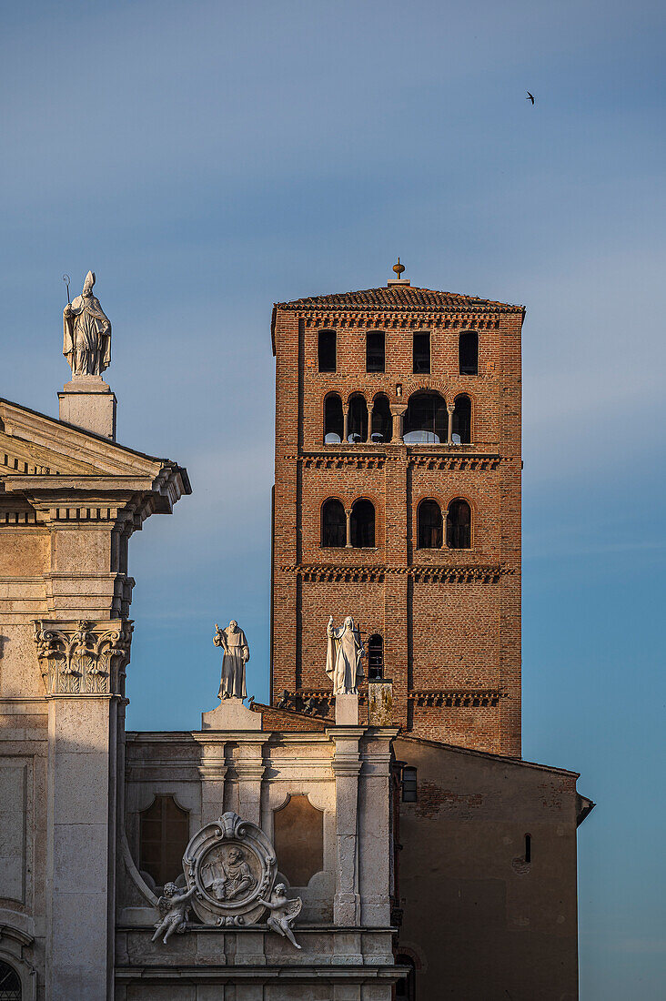 Dom Cattedrale di San Pietro mit Glockenturm, Platz Piazza Sordello, Stadt Mantua, Provinz Mantua, Lombardei, Italien, Europa