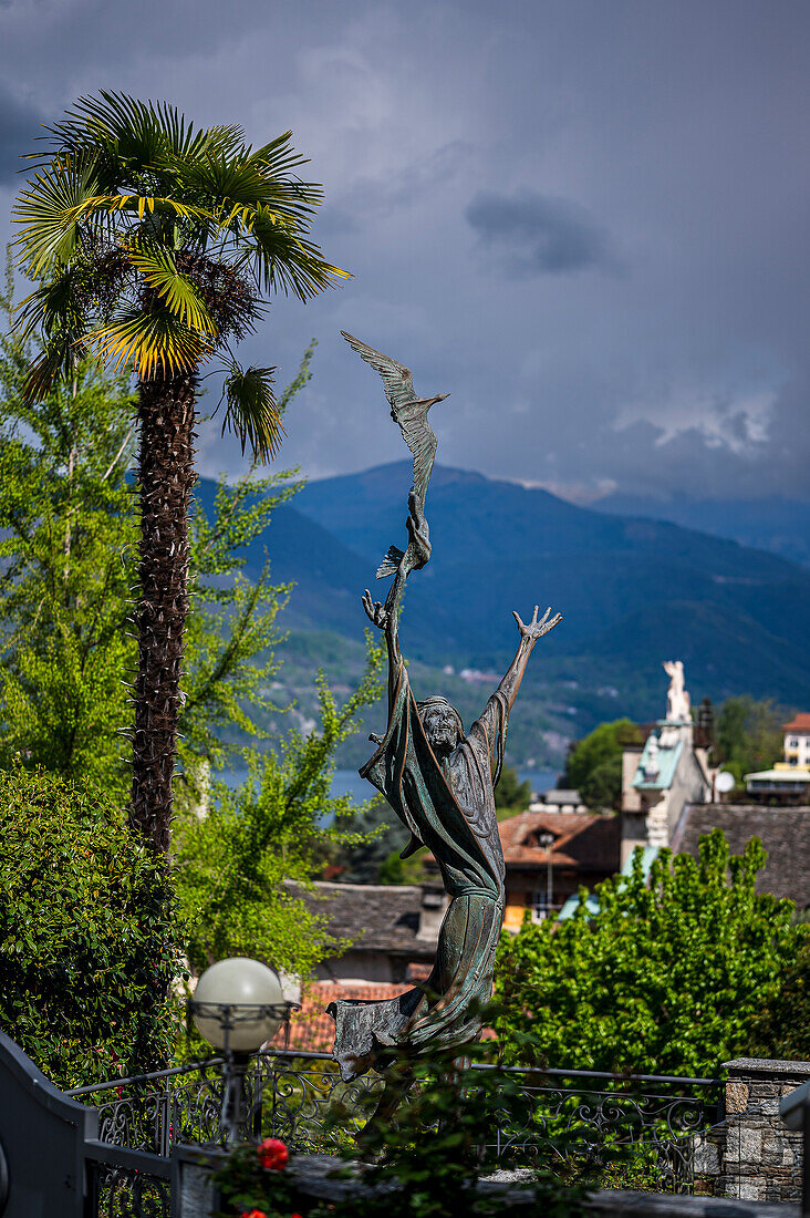 Statue Franz von Assisi 'Predigt an die Vögel', auf dem Berg Sacro Monte di Orta, Orta San Giulio, Ortasee Lago d’Orta, Provinz Novara, Region Piemont, Italien