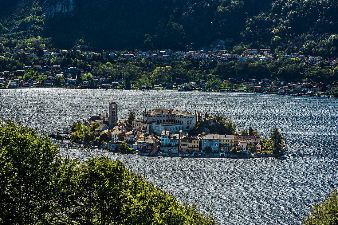 Blick auf Insel Isola San Giulio, Gemeinde Orta San Giulio, Ortasee Lago d’Orta, Provinz Novara, Region Piemont, Italien