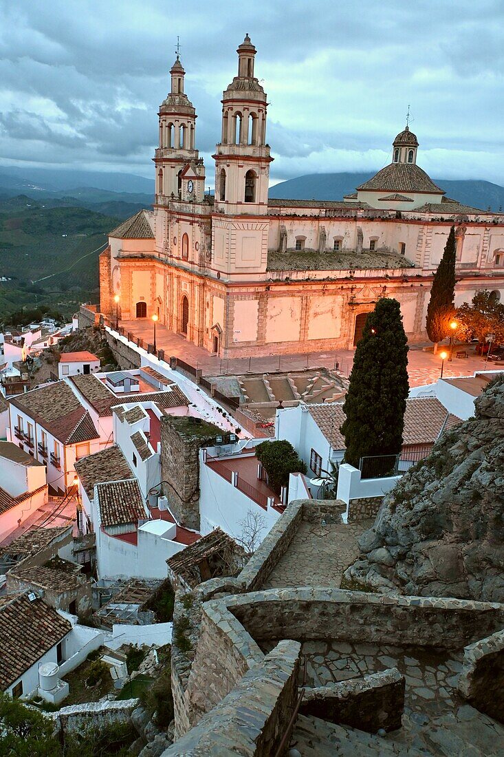  Iglesia Mayor, Olvera on the route of the white villages, Andalusia, Spain 