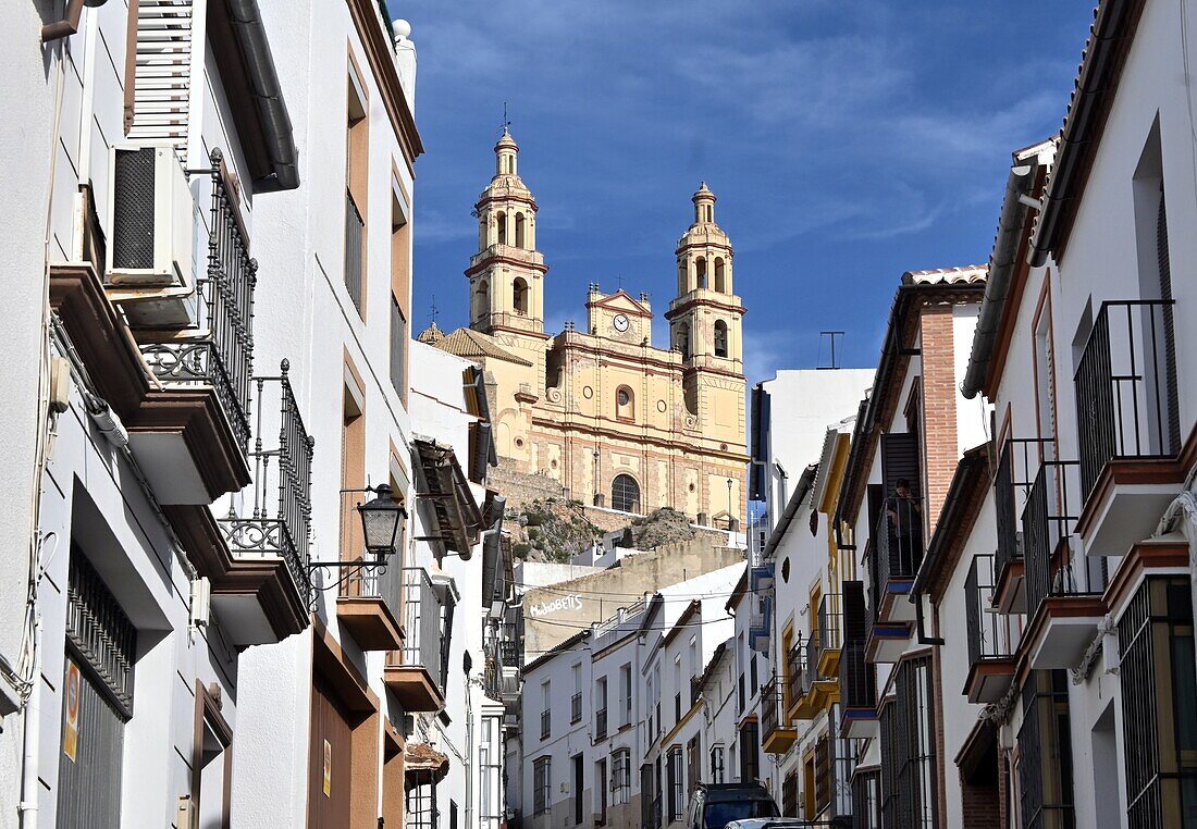  Iglesia Mayor, Olvera on the route of the white villages, Andalusia, Spain 