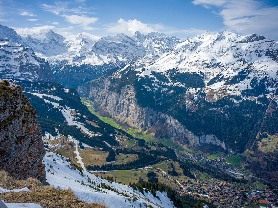  View from the summit of the Männlichen into the Lauterbrunnen valley with Wengen and Lauterbrunnen, Alps, Wengen, Lauterbrunnen, Canton of Bern, Bern, Switzerland, Europe 