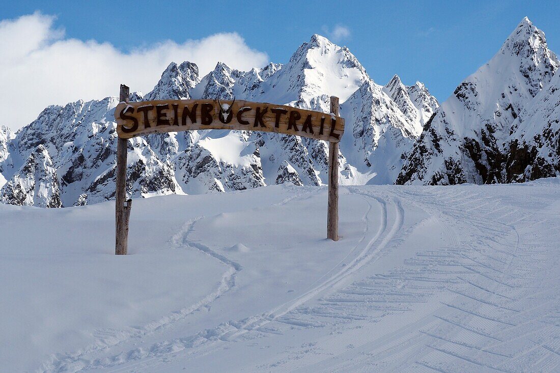 Tor zu 'Steinbocktrail', Skigebiet Hochzeiger, Pitztal, Winter in Tirol, Österreich