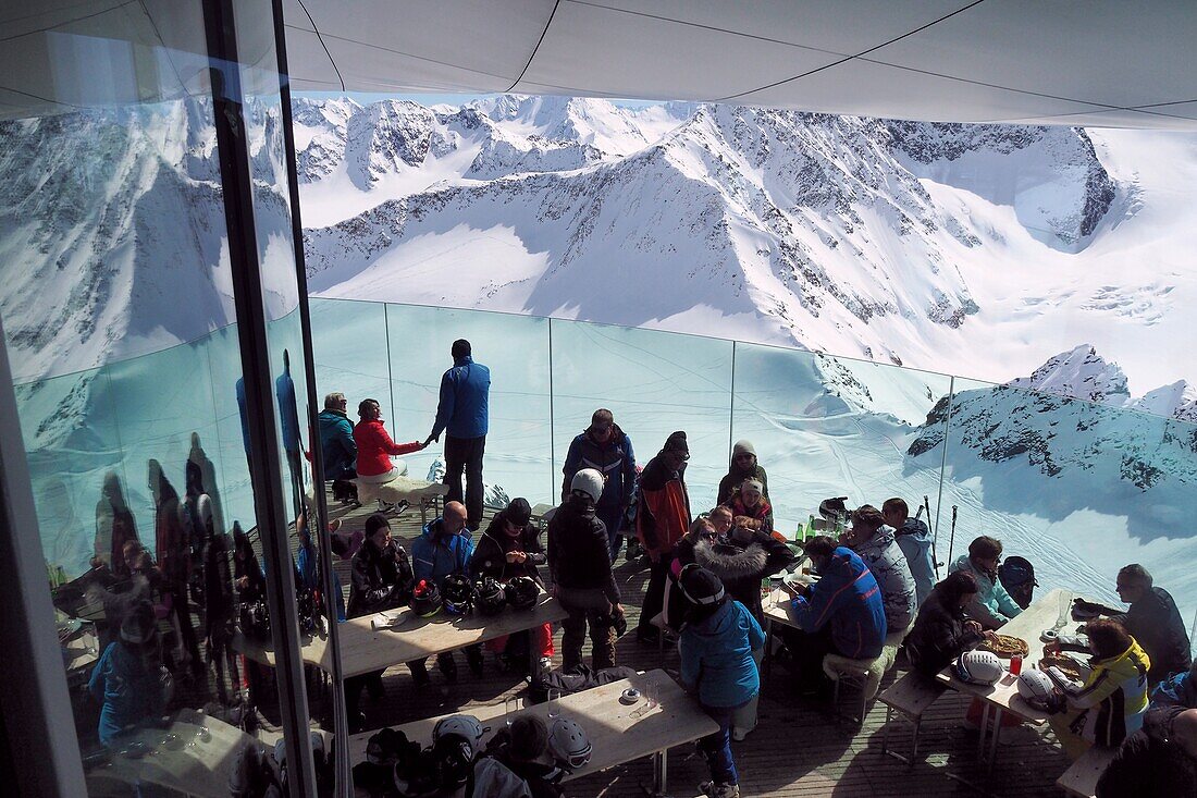  On the 3440 m peak, Pitztal Glacier ski area, Pitztal, winter in Tyrol, Austria 