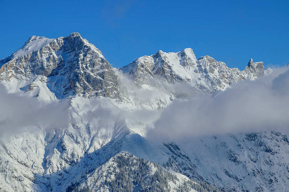  View of Selbhorn and Wildalmkirchl in the Berchtesgaden Alps, from the Schwalbenwand, Salzburg Slate Alps, Salzburg, Austria 