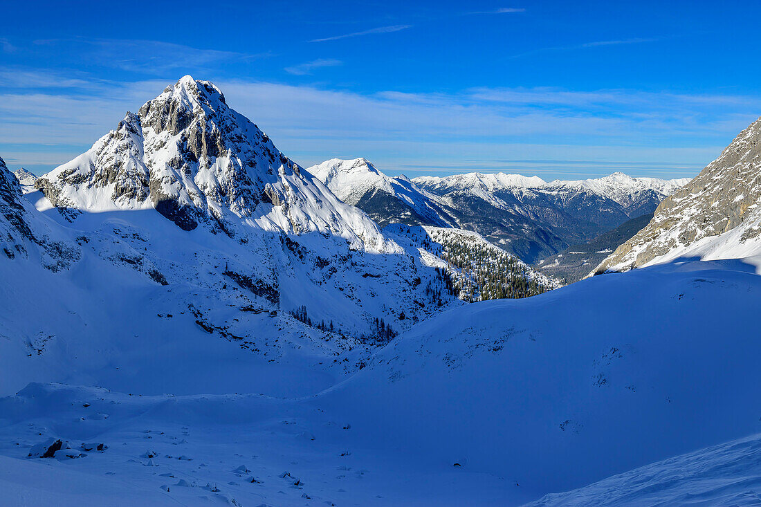  View from the Grünsteinscharte to Ehrwalder Sonnenspitze, Grünsteinscharte, Grünstein bypass, Mieminger Mountains, Tyrol, Austria 