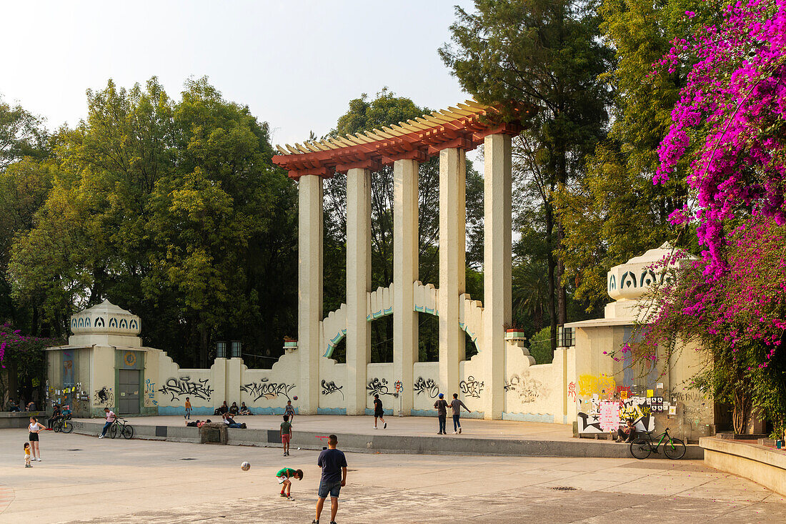 Stage recreation event and play area, Parque Mexico, Colonia Hipodromo, La Condesa neighbourhood, Mexico City, Mexico