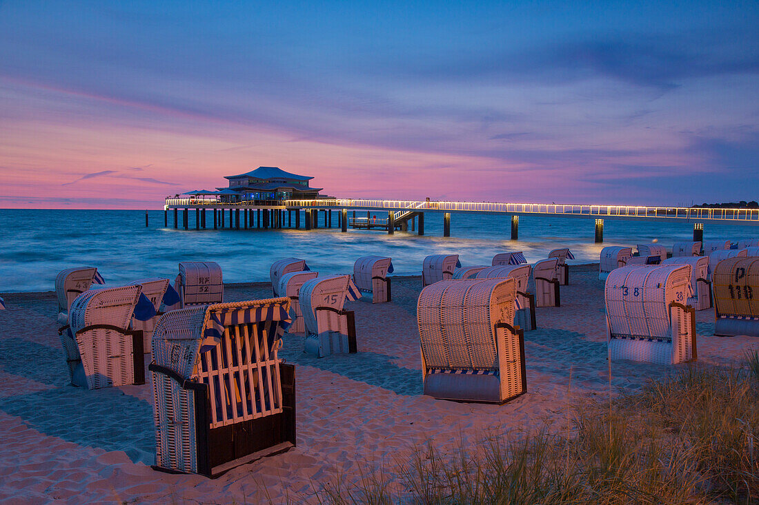  Restaurant Wolkelos on Seeschloesschenbruecke, Timmendorfer Strand, Schleswig-Holstein, Germany 