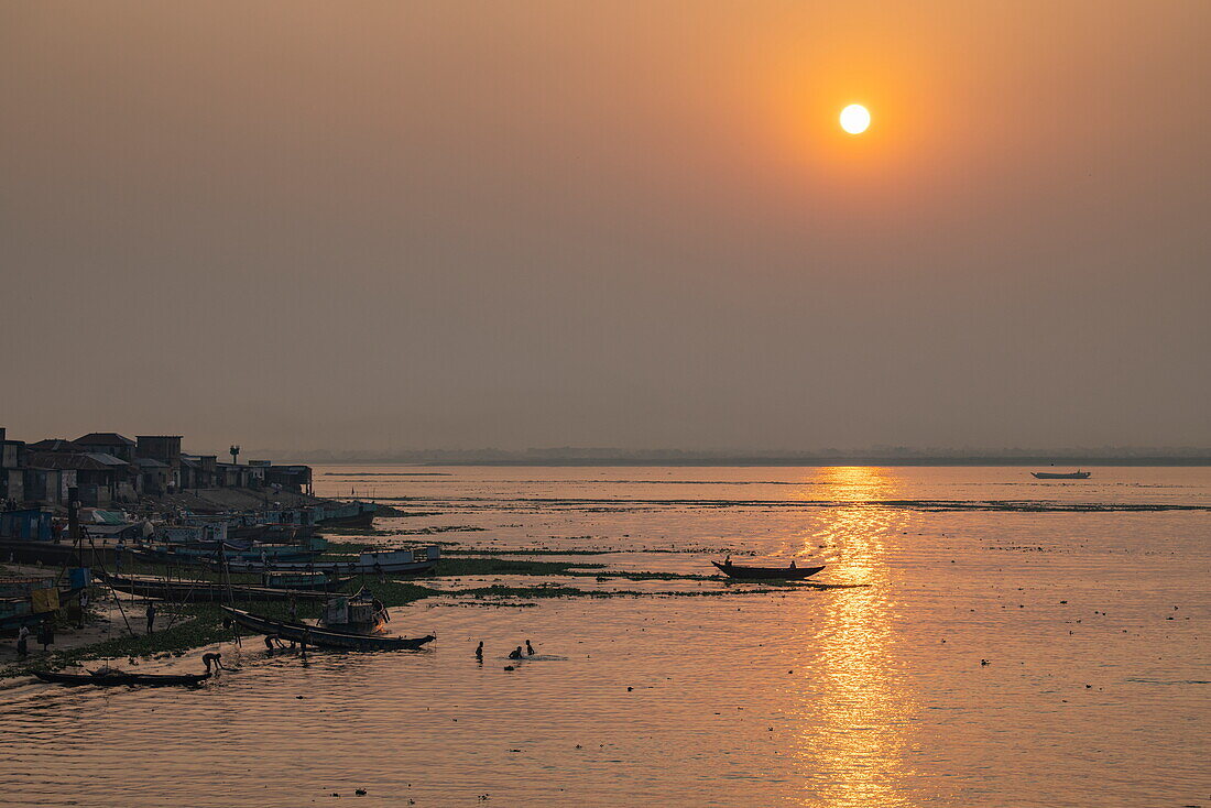  Silhouette of fishing boats on the Dakatiya River at sunset, Chandpur, Chandpur District, Bangladesh, Asia 