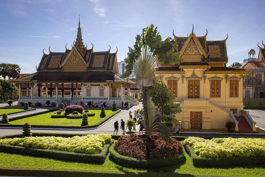  Gardens at the Royal Palace, Phnom Penh, Phnom Penh, Cambodia, Asia 