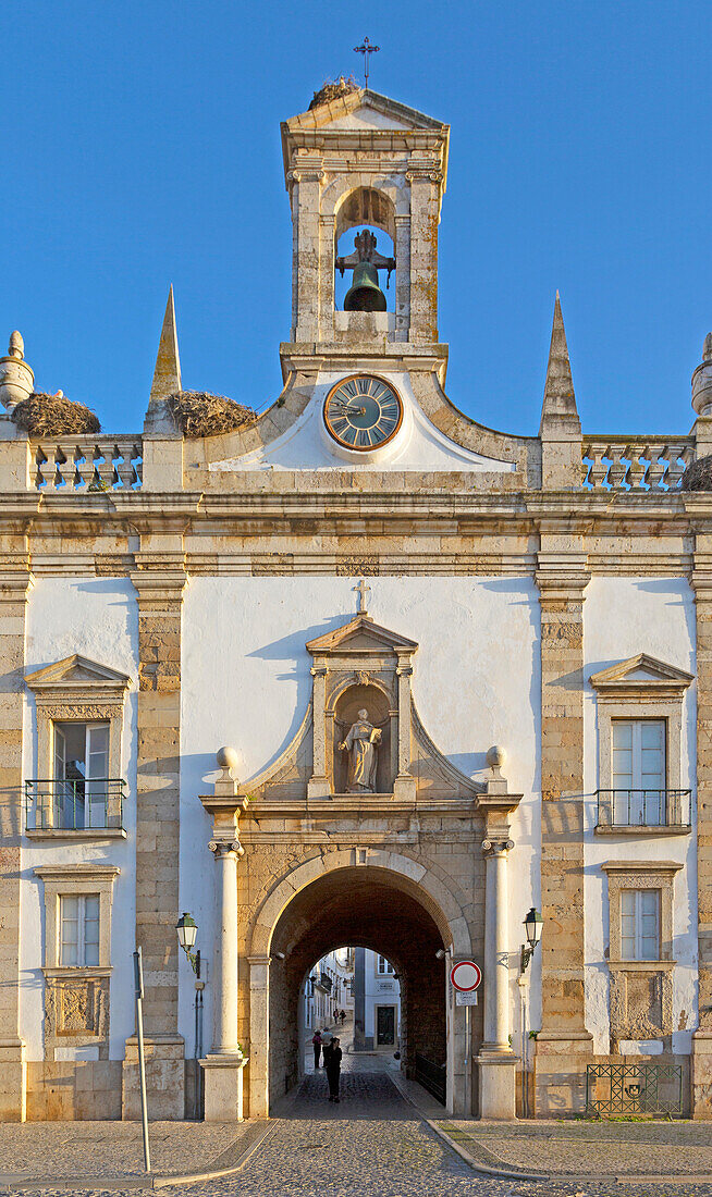 Neoclassical architecture Arco da Vila built after the 1755 earthquake, city of Faro, Algarve, Portugal, Europe