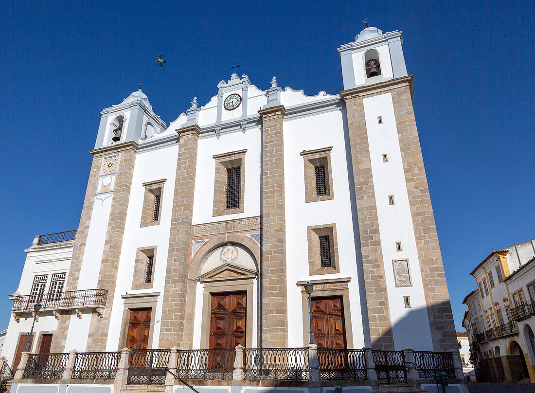 Sixteenth century building of Church of Santo Antão dating from 1557, Giraldo Square, Praça do Giraldo, Evora, Alto Alentejo, Portugal southern Europe