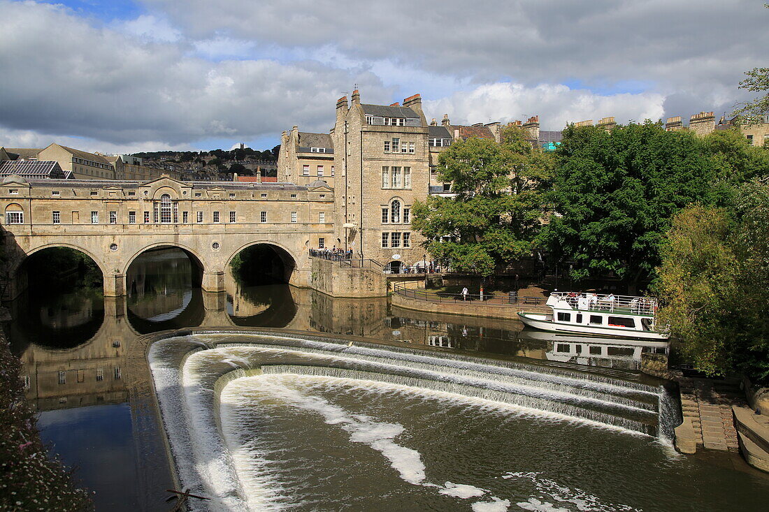 Pulteney Bridge, Fluss Avon, Bath, Somerset, England, Großbritannien