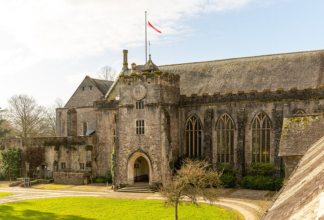 Historische mittelalterliche Gebäude der Great Hall, Dartington Hall Estate, Süd-Devon, England, Großbritannien