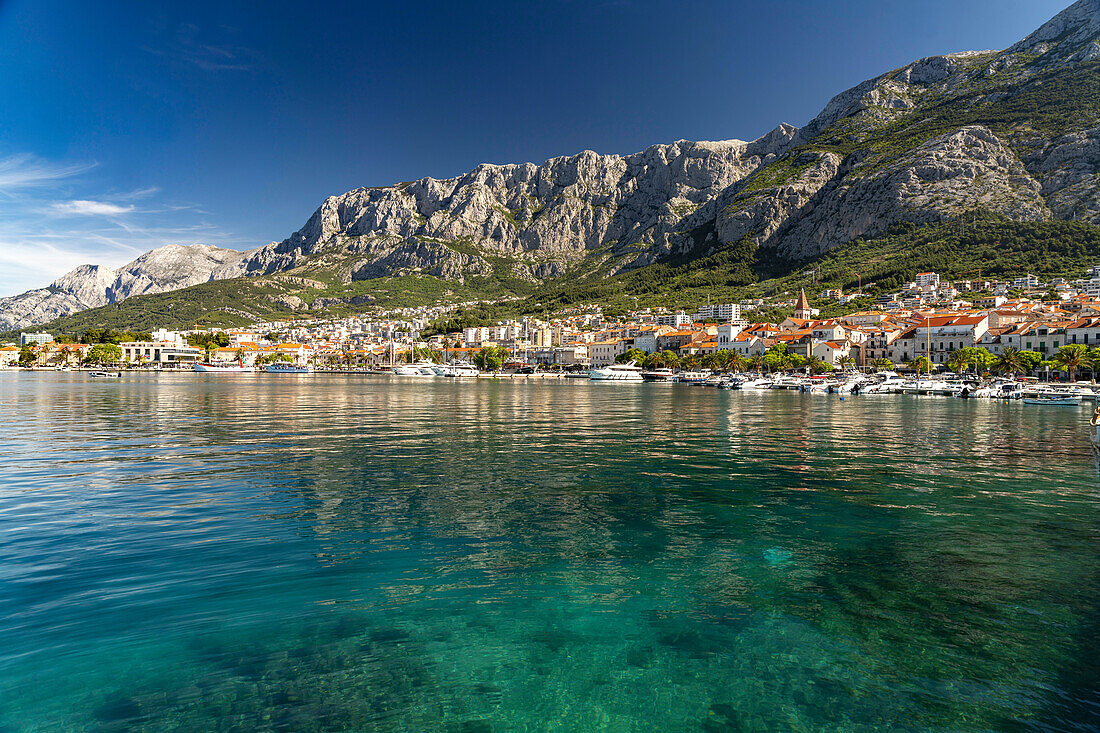  City view of Makarska and the Biokovo Mountains, Croatia, Europe  