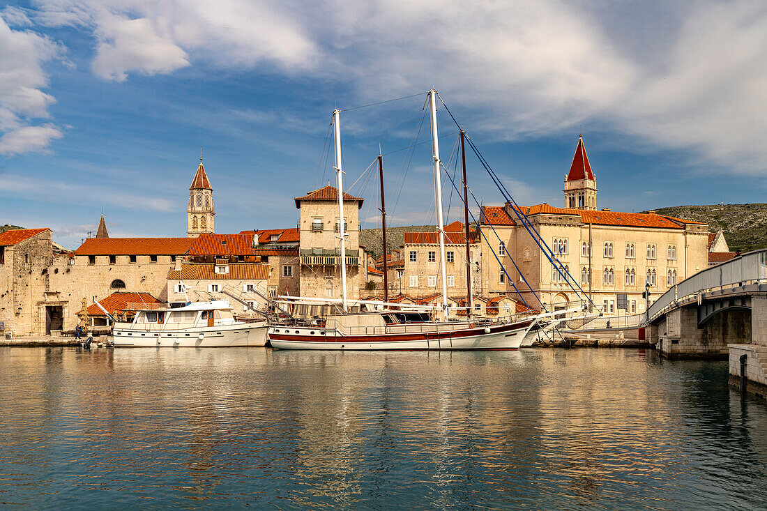  Sailing boat in front of the city view of the old town of Trogir, Croatia, Europe  