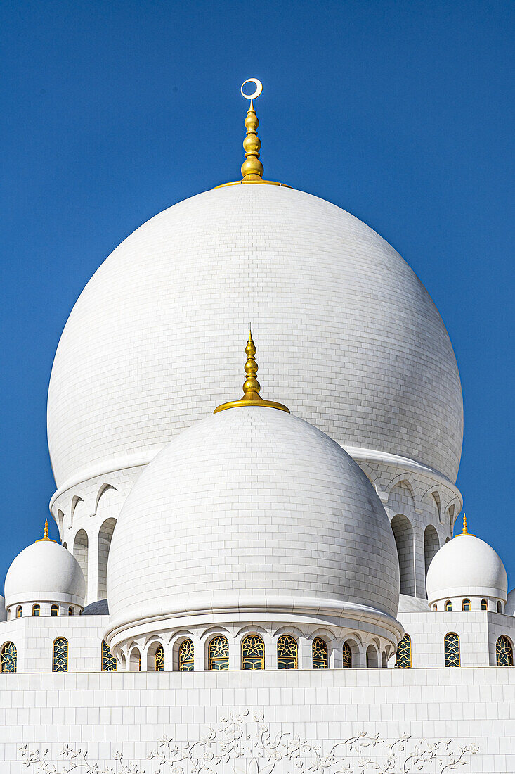 Die Scheich-Zayid-Moschee befindet sich in Abu Dhabi, Hauptstadt Vereinigte Arabische Emirate