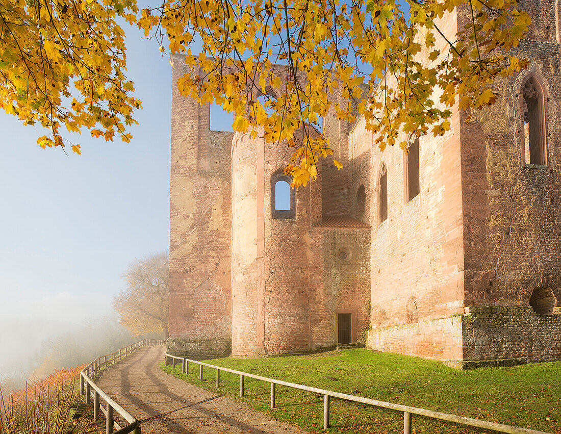 Die Klosteruine Limburg im Herbst, Bad Dürkheim, Rheinland-Pfalz, Deutschland