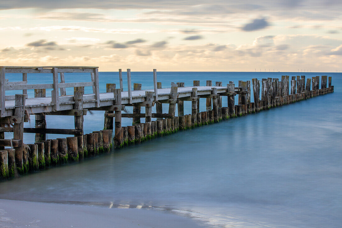 Alte Seebrücke in Zingst, Zingst, Darß, Fischland, Ostsee, Mecklenburg-Vorpommern, Deutschland, Europa