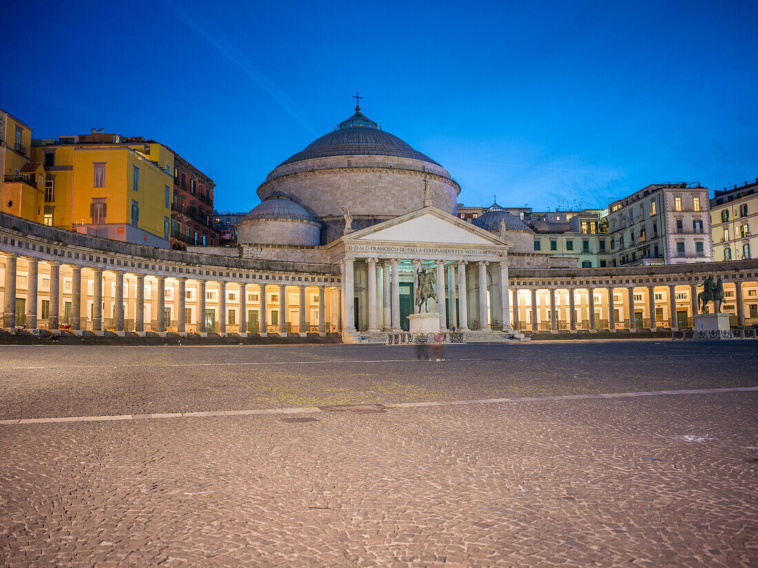  Basilica Reale Pontificia San Francesco da Paola at night, Piazza del Plebiscito, Naples, Campania, Southern Italy, Italy, Europe 