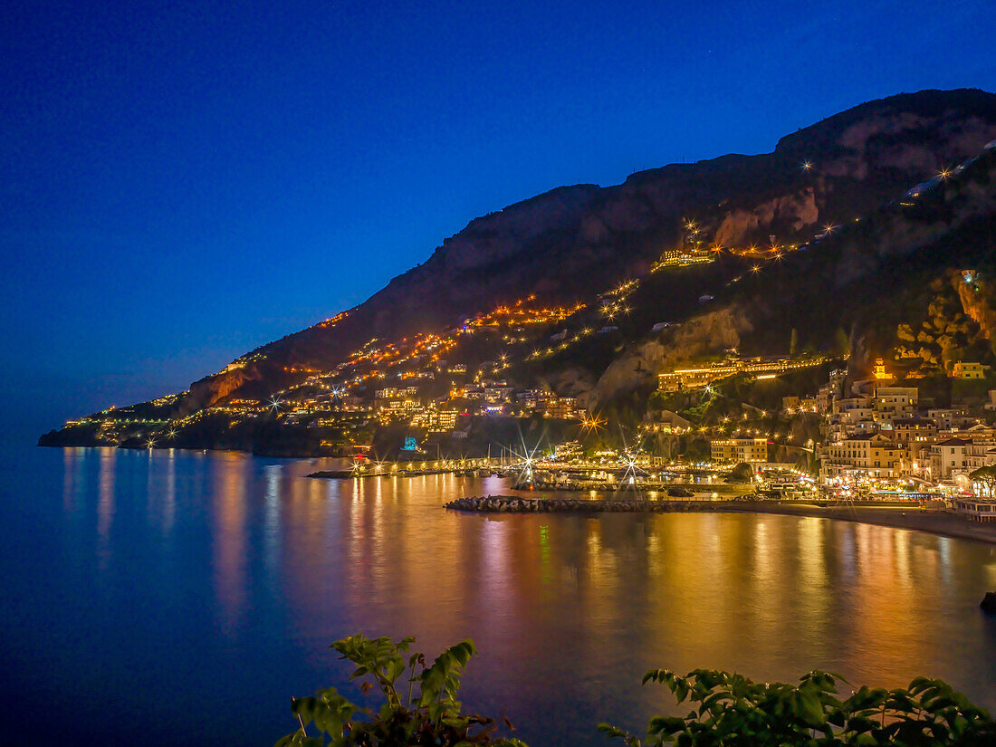  Amalfi at night, Amalfi, Amalfi Coast, Salerno, Campania, Southern Italy, Italy, Europe, Mediterranean 