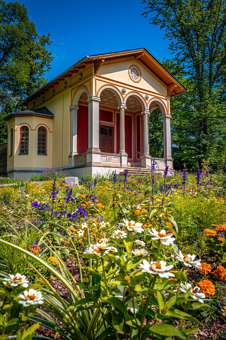  The Roman Pavilion (Tea House) in the Drackendorfer Goethepark in summer, Jena, Thuringia, Germany 