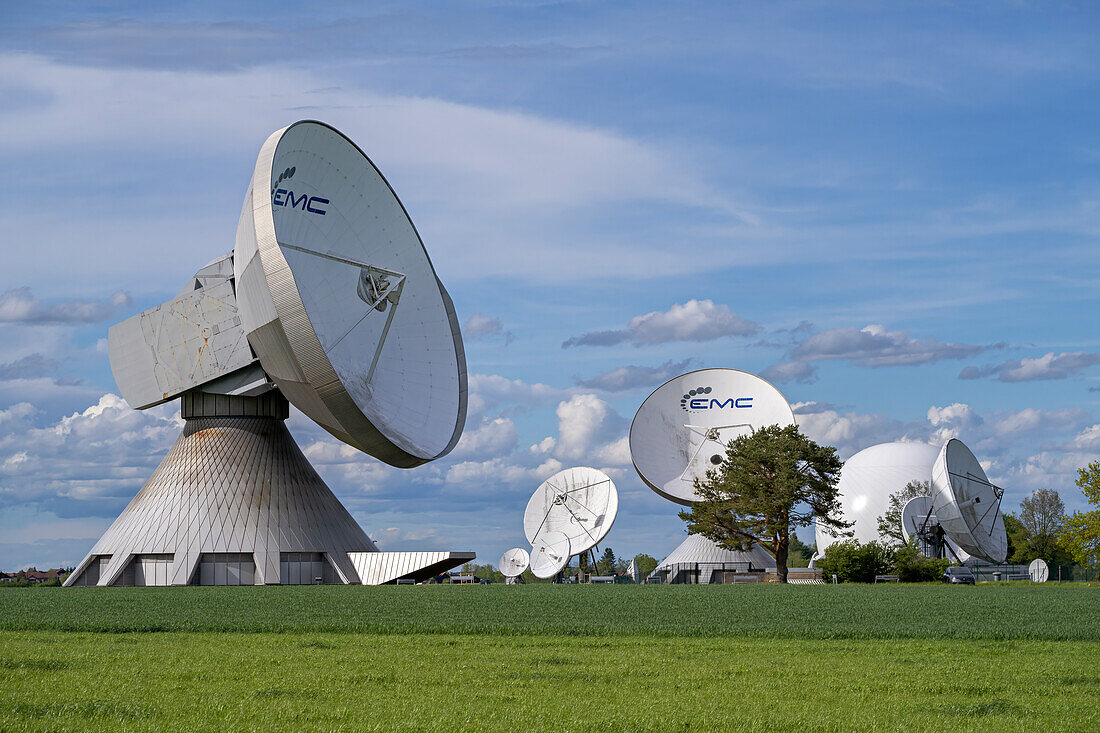 Radioteleskope in Raisting, Weilheim, Bayern, Deutschland, Europa