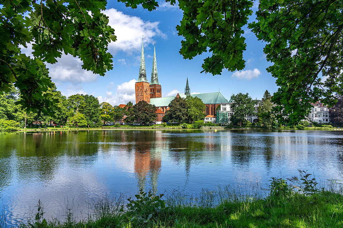 Mühlenteich und der Lübecker Dom, Hansestadt Lübeck, Schleswig-Holstein, Deutschland 