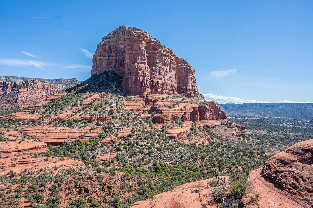 Blick zum Courthouse Butt beim Aufstieg zum Bell Rock, Red Rock State Park, Sedona, Arizona, USA, Vereinigte Staaten