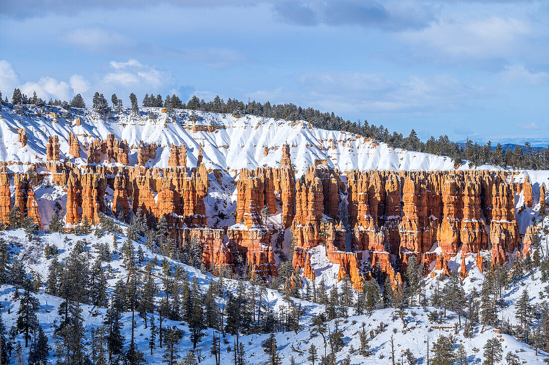 Blick in den Bryce Canyon im Winter, Bryce Canyon Nationalpark, Utah, USA, Vereinigte Staaten