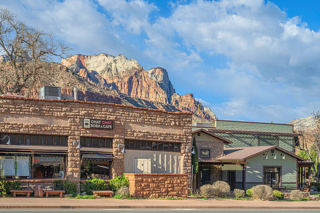  Springdale at the south entrance of Zion National Park, Utah, USA, United States 